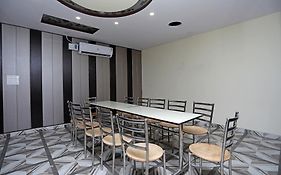 Super Hotel O Raj Palace